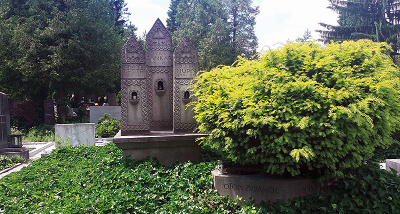 Grabrijan’s Memorial to Slovenian Modernity (1925) together with Marko Župančič’s tombstone to his father, the poet Oton Župančič (1955). The composition as a whole is asymmetrical and has a modernistic expression. © Nataša Koselj, 2023.