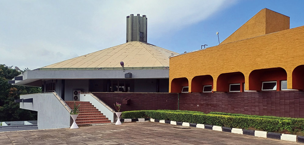 The University of Lagos (UNILAG) Guest House. © Omoegun Demola, 2021.