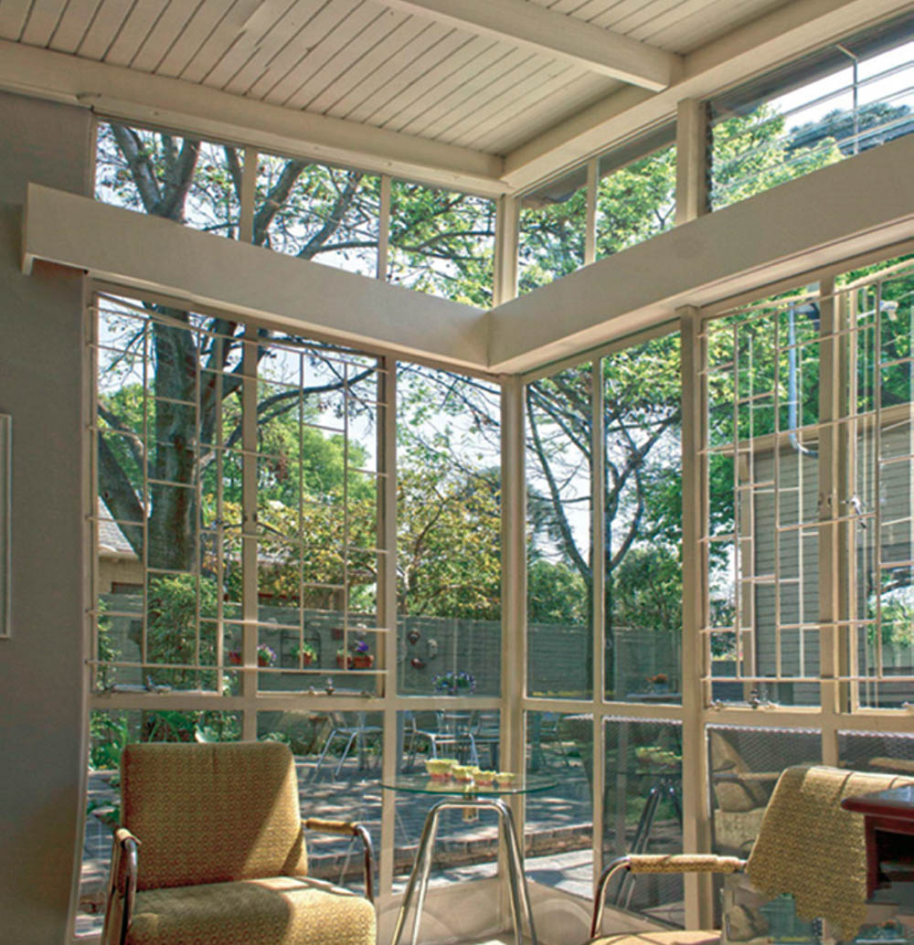 Metal-framed windows in the living room of Hellmut Stauch’s House Kellerman, 1950, Pretoria. © Arthur Barker, 2015.