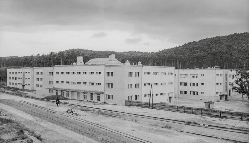 The Marine Station in the port of Gdynia opened in 1933, and thanks to the Emigration Point in nearby Gdynia-Grabówek, it offered a complex and efficient service to all the passengers. © Henryk Poddębski, The National Library, 2023.